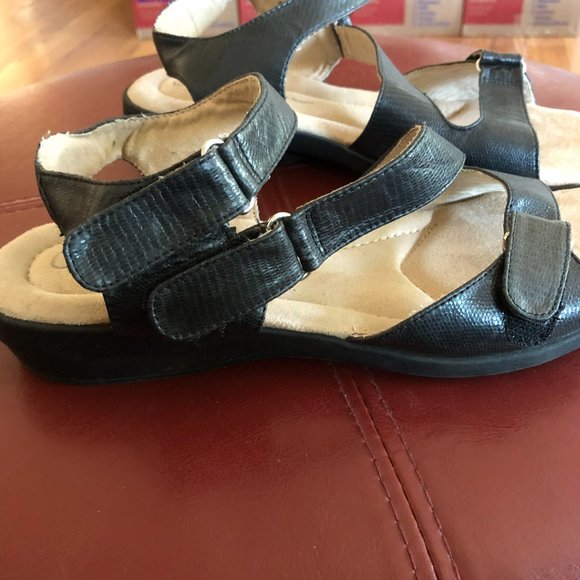 Mia Amore Black Strappy Sandals Size 9 - Picture 2 of 7